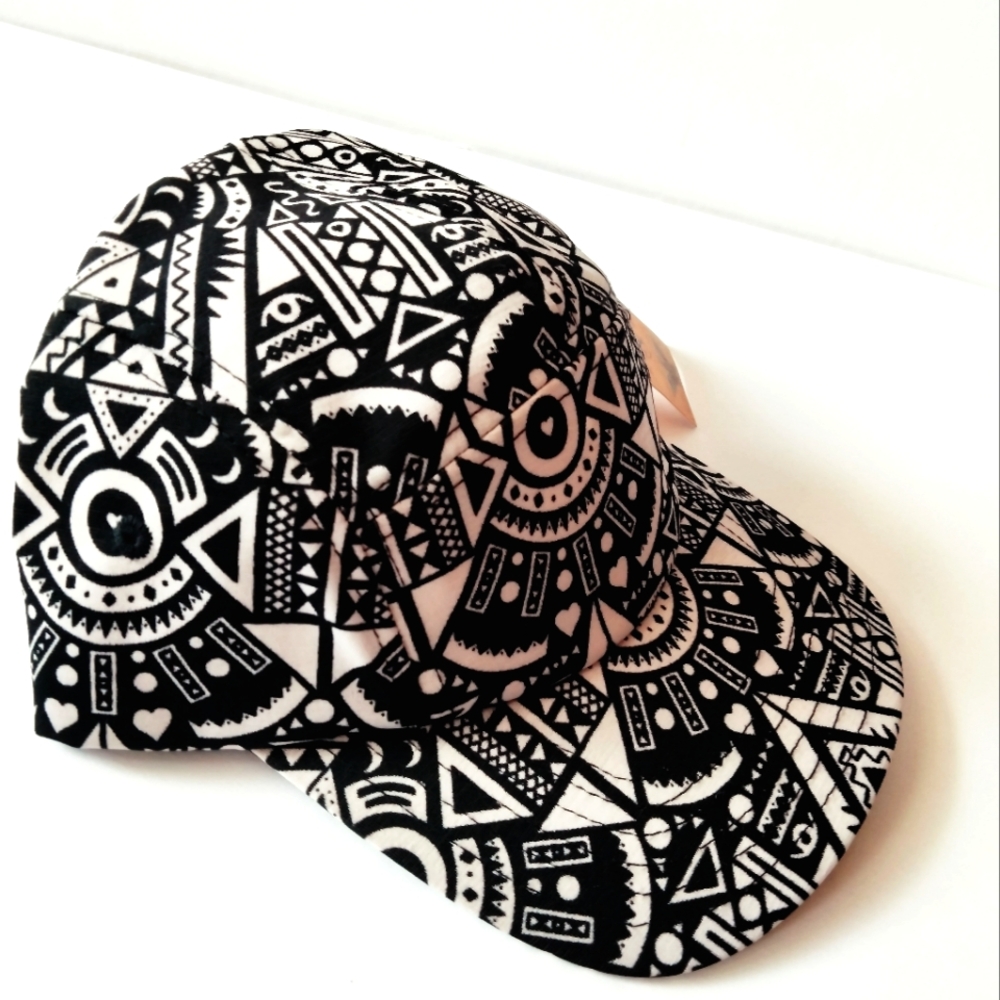 Native Print Black and White 5 panel cap